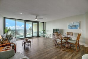 TV - This 2/2 condo is located right on the intercoastal waterway. Unbelievable views (Port Aransas)