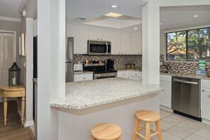 Forno, piano cottura, lavastoviglie, macchina per tè/caffè