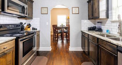 The Charm Chickasha | Fiber | W/D | Extra Parking