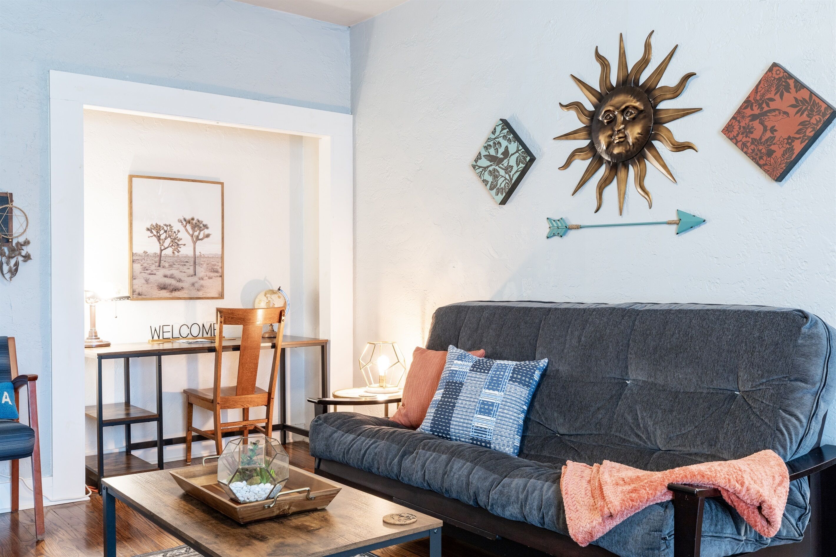 Smart TV, Netflix, books, streaming services