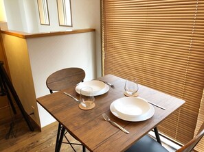 Private Vacation Home, Non smoking | In-room dining