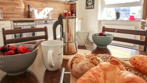 A breakfast setting with croissants, berries, and coffee cups on a wooden table. - *NEW* Central (5min to city center) *Netflix & Amazon Prime* Kleiststrasse 4 MD (Sachsen-Anhalt - Magdeburg)