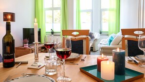 A dining table set with wine glasses, a candle, and a bottle of wine. - *NEW* Central (5min to city center) *Netflix & Amazon Prime* Kleiststrasse 4 MD (Sachsen-Anhalt - Magdeburg)