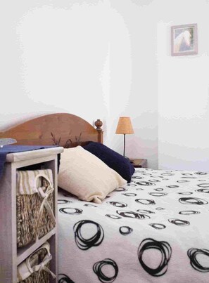 2 Schlafzimmer, Schreibtisch, Bügeleisen/Bügelbrett, Reisekinderbett