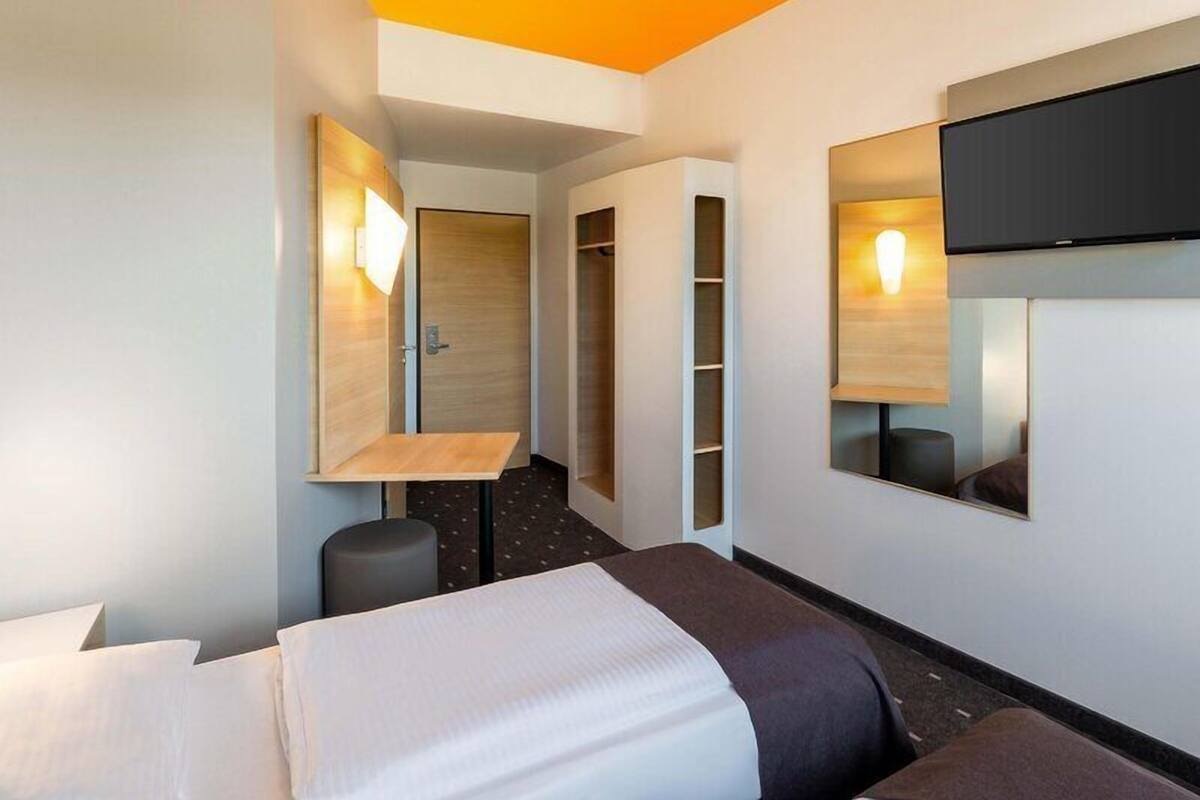 Twin kamer | Een bureau, gratis wifi, beddengoed