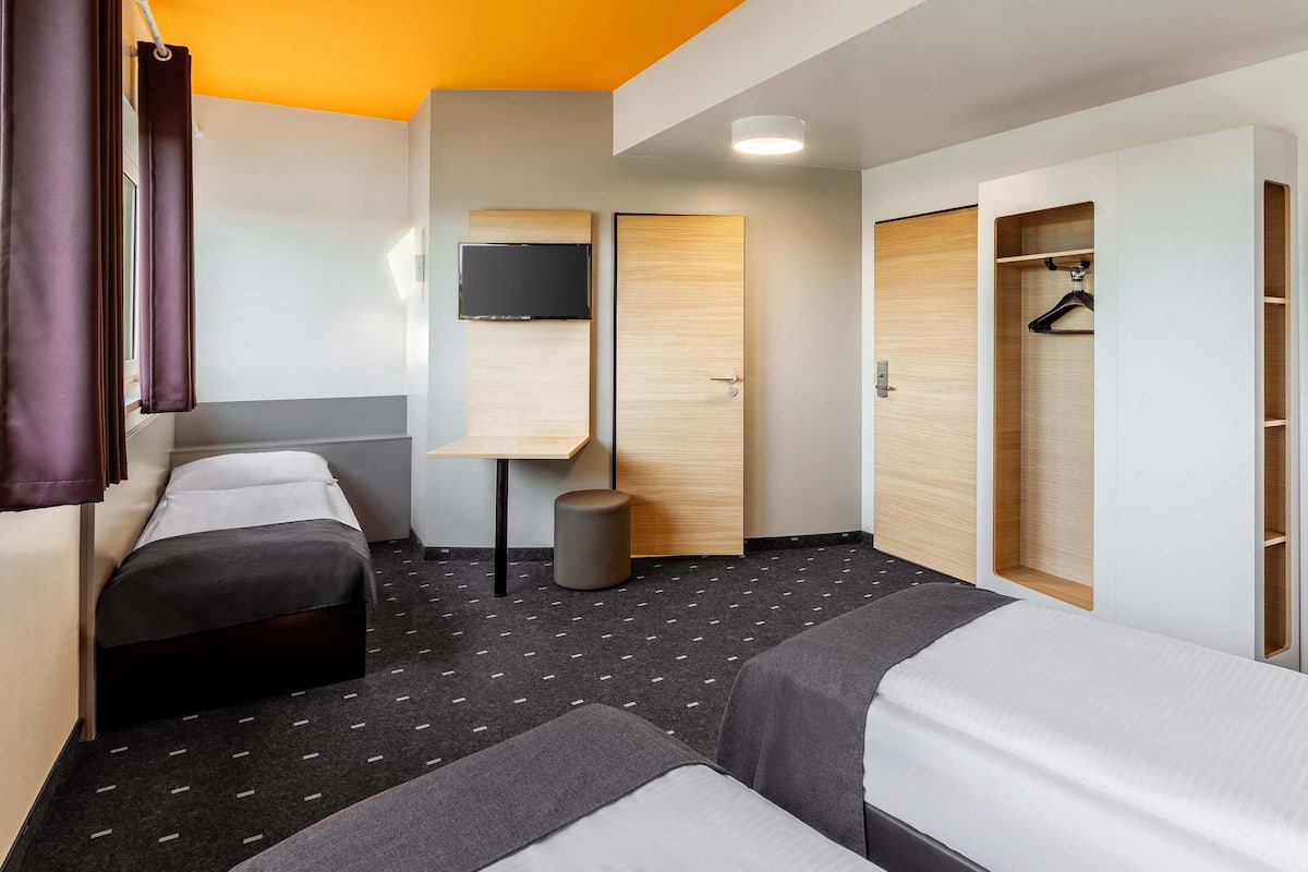 Trippelrum | Skrivbord, gratis wi-fi och sängkläder