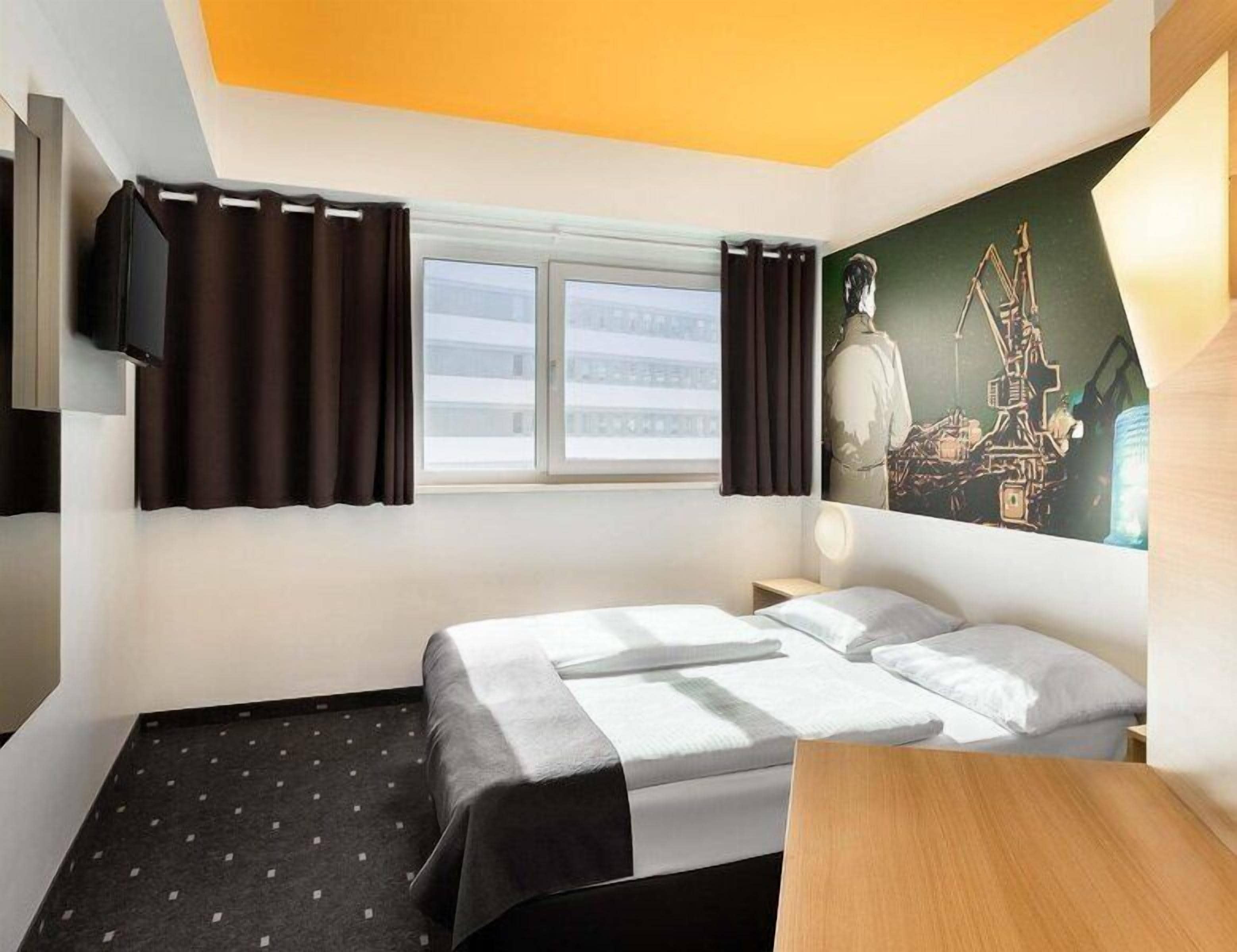 Desk, free WiFi, bed sheets