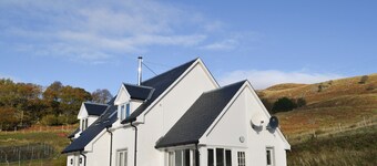 Lily Lodge - UK31958