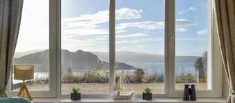 Lily Lodge - UK31958