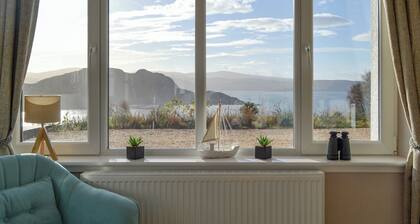 Lily Lodge - UK31958