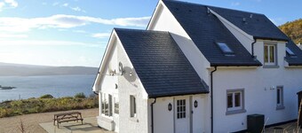 Lily Lodge - UK31958