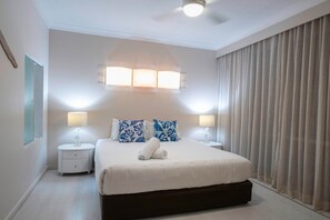 2 bedrooms, iron/ironing board, WiFi, bed sheets - Poinciana Lodge 103 (Hamilton Island)