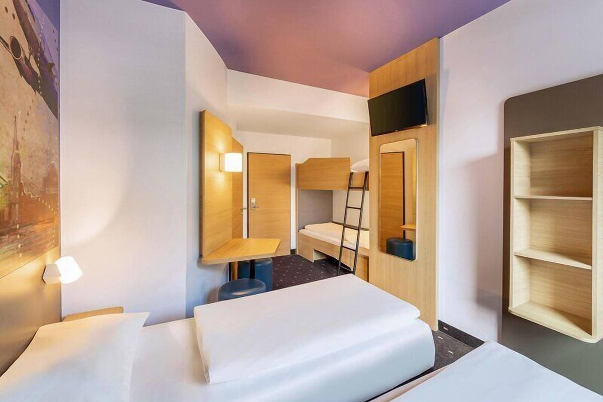 Quadruple Room | Desk, laptop workspace, soundproofing, free WiFi