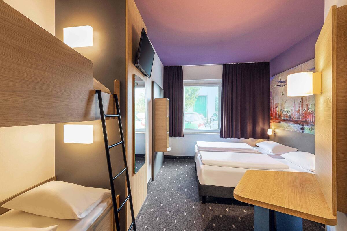 Quadruple Room | 1 bedroom, desk, laptop workspace, soundproofing