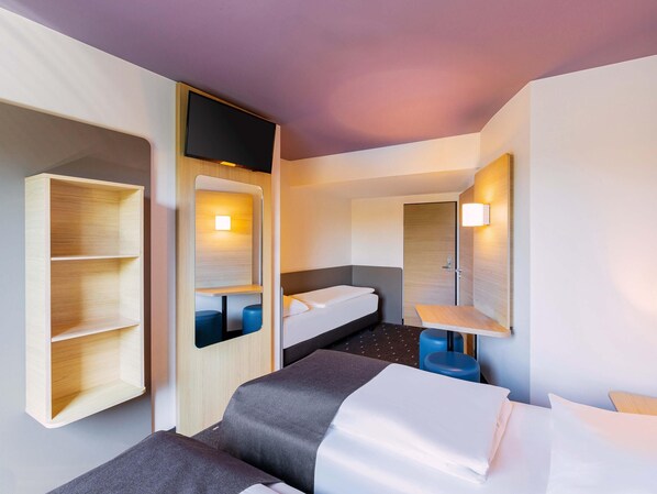 Escritorio, espacio para trabajar con laptop y insonorización 