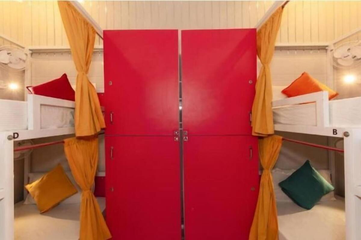 Soundproofing, WiFi (free)