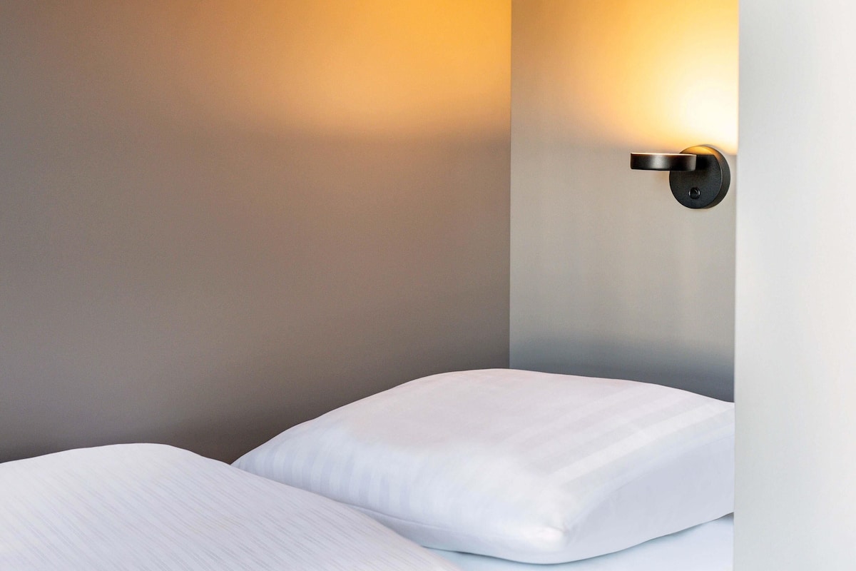 Desk, free WiFi, bed sheets