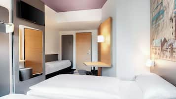 Dreibettzimmer | Schreibtisch, kostenloses WLAN, Bettwäsche