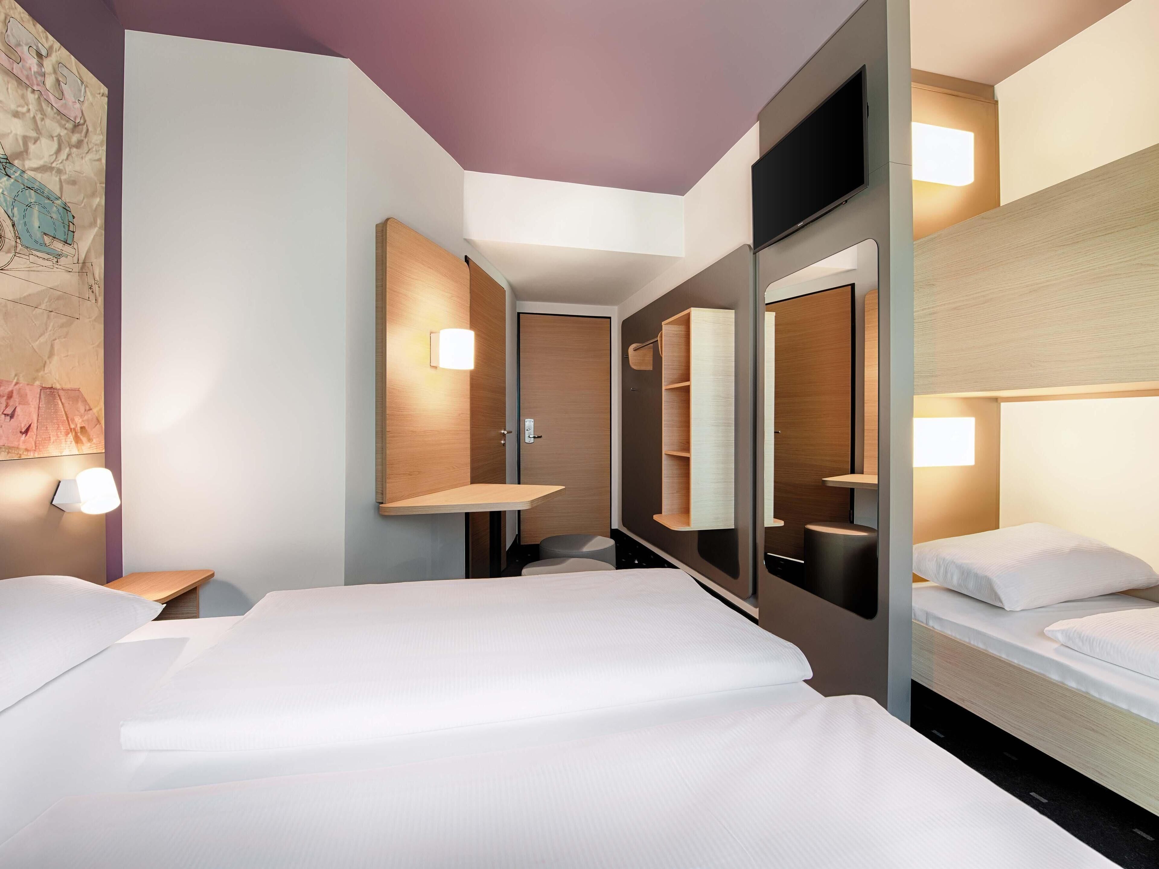 Vierbettzimmer | Schreibtisch, kostenloses WLAN, Bettwäsche