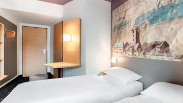 Habitación con 2 camas individuales | Escritorio, wifi gratis, ropa de cama