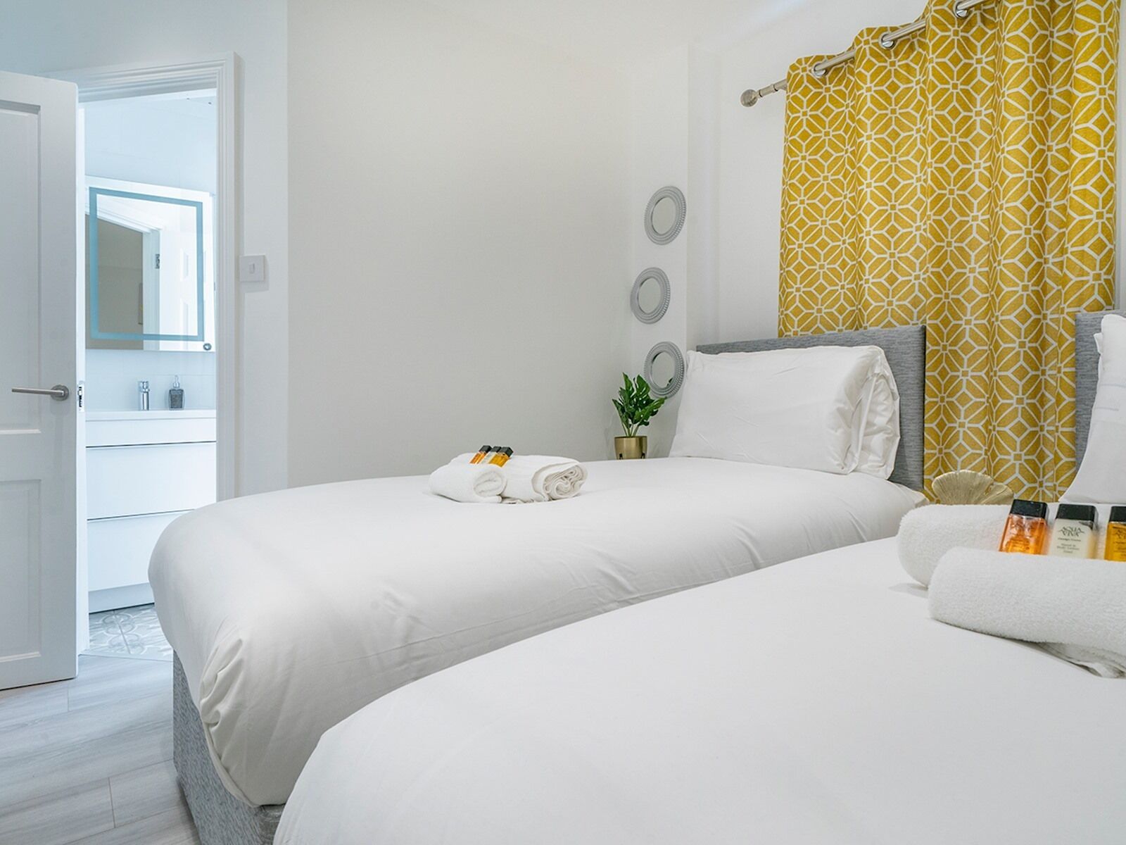 2 bedrooms, iron/ironing board, free WiFi, bed sheets