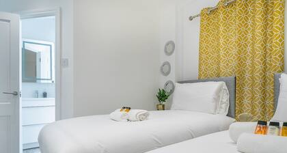 Bright & Airy 2BR/2 Bath Apt in Perfect Location - Pass the Keys