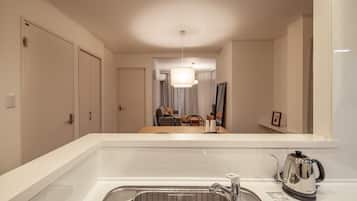 Apartment, Non Smoking | Private kitchenette | Fridge, microwave, stovetop, electric kettle