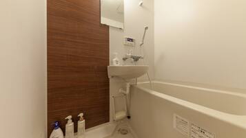 Apartment, Non Smoking | Bathroom | Combined shower/tub, free toiletries, hair dryer, slippers