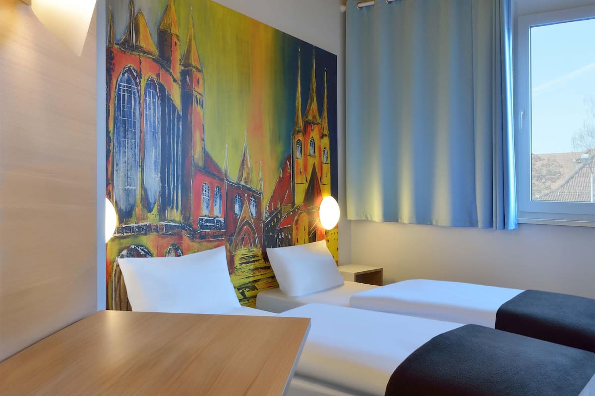 Chambre avec lits jumeaux | Bureau, chambres insonorisées, Wi-Fi gratuit, draps fournis