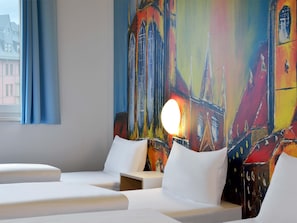 Chambre Triple | Bureau, chambres insonorisées, Wi-Fi gratuit, draps fournis