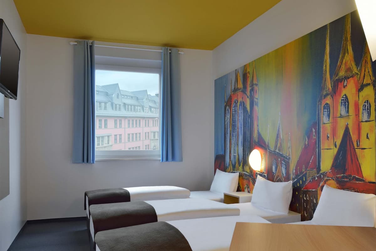 Quarto triplo | 1 quarto, escrivaninha, quartos à prova de som, Wi-Fi de cortesia