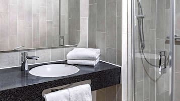 Dusche, Haartrockner, Handtücher