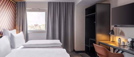 Escritorio, insonorización, wifi gratis y ropa de cama