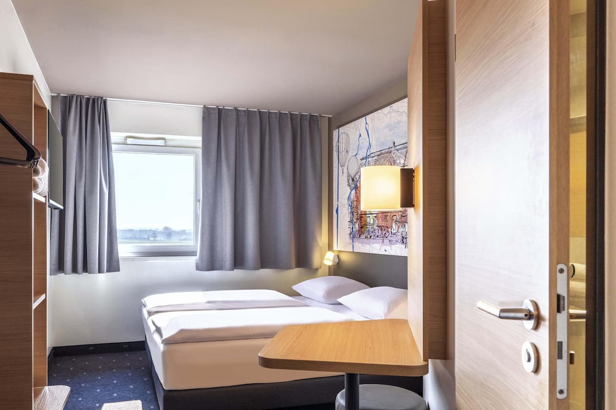 Double Room | Desk, soundproofing, free WiFi, bed sheets