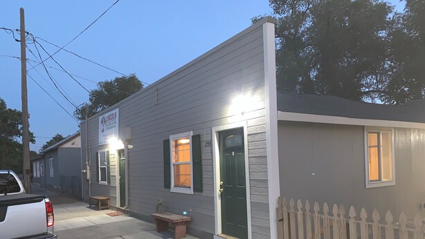 A small, single-story building with a sign reading "Lincoln" and the number 255. - Lovelock Pet-Friendly Studio Next to I-80 (Lovelock)