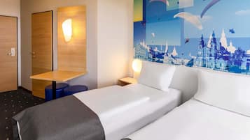 Quarto duplo | Escrivaninha, quartos à prova de som, Wi-Fi de cortesia, roupa de cama