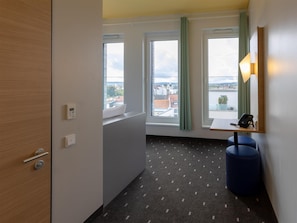 1 bedroom, desk, soundproofing, free WiFi
