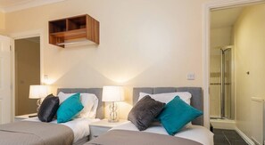 Superior House, Ensuite (Romulus Court)