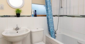 Superior House, Ensuite (Romulus Court) | Bathroom