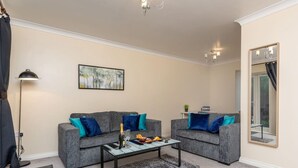 Superior House, Ensuite (Romulus Court) | Lounge - HC Property - Romulus Court (Newcastle-upon-Tyne)