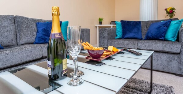 Superior House, Ensuite (Romulus Court) | Lounge