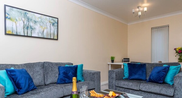 Superior House, Ensuite (Romulus Court) | Lounge