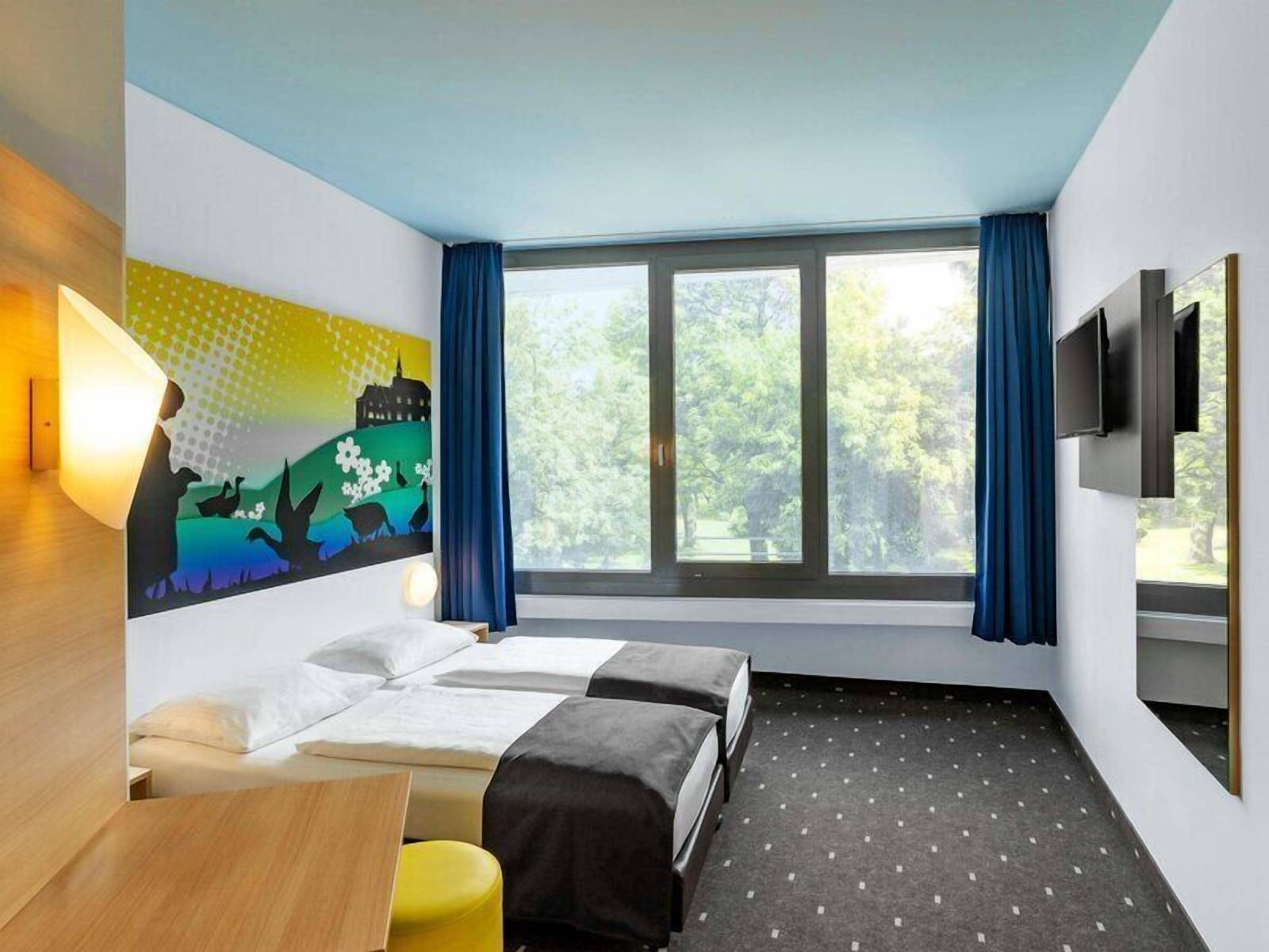 Twin kamer | Een bureau, gratis wifi, beddengoed