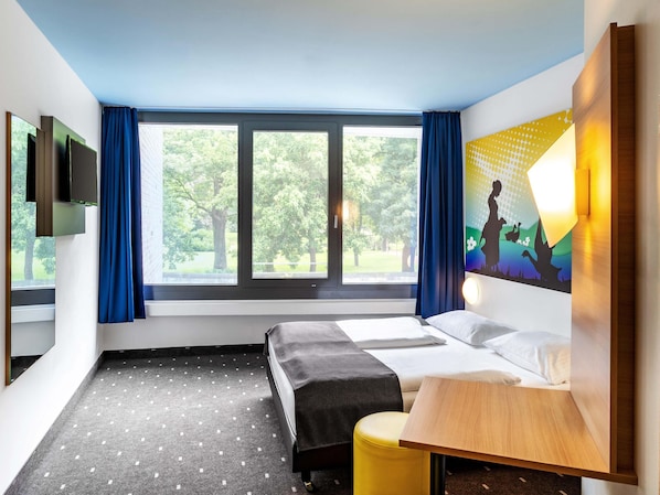 Desk, free WiFi, bed sheets