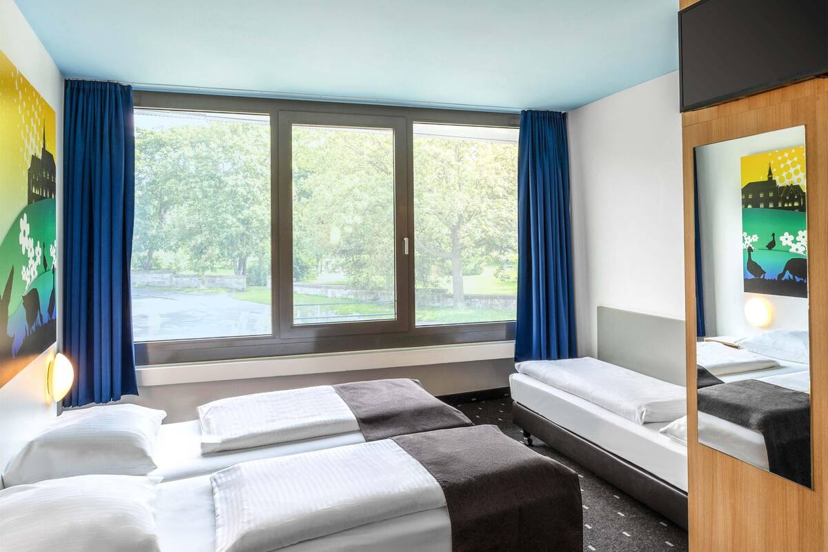 triple room | desk, free wifi, bed sheets