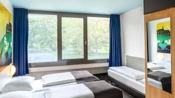 Dreibettzimmer | Schreibtisch, kostenloses WLAN, BettwÀsche