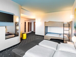 Quadruple Room - B&B Hotel Göttingen-City (Goettingen)