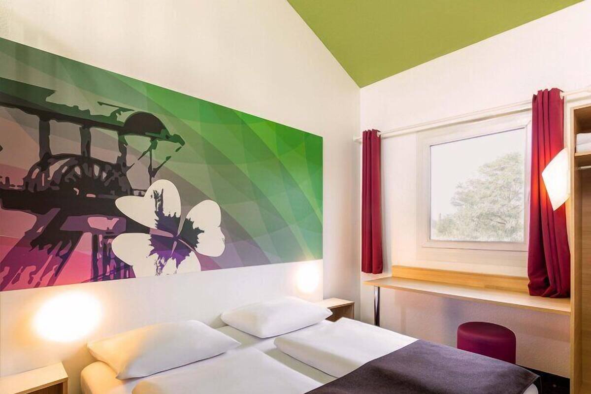 Habitación cuádruple | Escritorio, sistema de insonorización, wifi gratis y ropa de cama