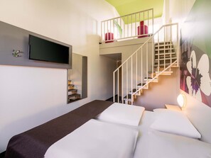 Quadruple Room | Desk, soundproofing, free WiFi, bed sheets - B&B Hotel Bochum-Herne (Herne)