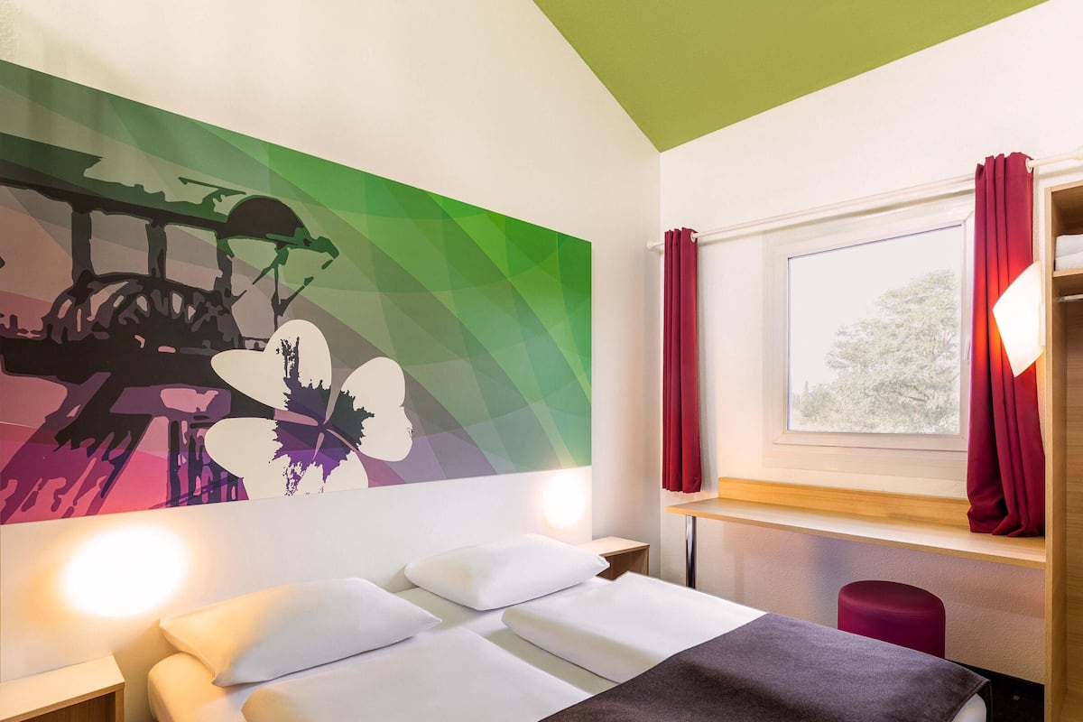 Vierbettzimmer | Schreibtisch, schallisolierte Zimmer, kostenloses WLAN, Bettwäsche